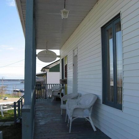 Le Goeland Hotel Tadoussac Buitenkant foto